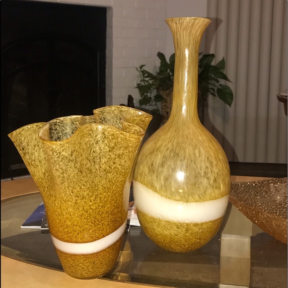 Beautiful Vases - Picture 1 of 7